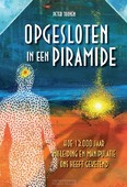 OPGESLOTEN IN EEN PIRAMIDE