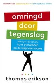 OMRINGD DOOR TEGENSLAG