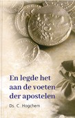 … EN LEGDE HET AAN DE VOETEN DER APOSTEL
