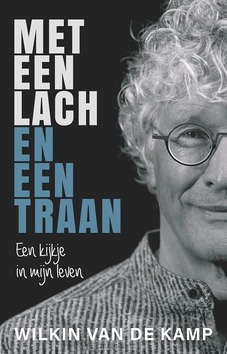 MET EEN LACH EN EEN TRAAN - KAMP, W. VAN DE - 9789490254995